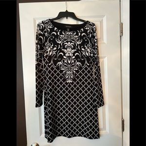 WHITE HOUSE BLACK MARKET SIZE SMALL